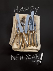  Handcrafted Fotokalender 2016 Silberbesteck auf Leinentuch mit Kreideschrift "Happy New Year"