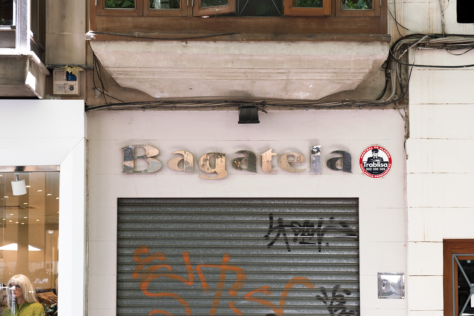 Werbefotografie Studio OberfrankenStreet Aufnahme mit Reklameschrift "Bagatela" in Italien. Feigfotodesign