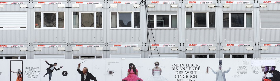 Werbefotografie Studio Oberfranken Street Aufnahme Container bei Umbau der Staatsoper Unter den Linden in Berlin. Feigfotodesign