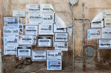 Werbefotografie Studio Oberfranken Street Aufnahme mit Reklameschriften in Sardinien. Feigfotodesign