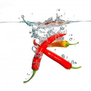 Werbefotografie Fotostudio Oberfranken Fooddetails Peperoni in Wasser. Feigfotodesign
