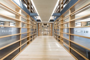 Zugang zu den Projekträumen im Gebäude der IGZ Falkenberg von Architekt Brückner+Brückner. Feigfotodesign