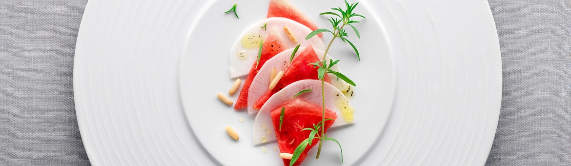Werbefotografie FotoStudio Produktfotografie Oberfranken Food-Aufnahme von sommerlichem Melonen-Rettich-Carpaccio. Feigefotodesign