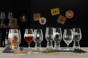 Werbefotografie Studio Oberfranken Leere und halb gefüllte Tastinggläser für Craftbeer, hergestellt von Spiegelau. Feigefotodesign