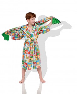 Produktfreisteller Model Kind in Bademantel mit Handtuch. Feigefotodesign