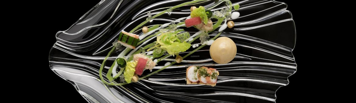 Produktfotografie Werbefotografie Studio Oberfranken Sushi und Salatbeilagen auf Glasteller der Serie Jin Yu angerichtet von Thomas Kellermann Food-Experte. Feigefotodesign