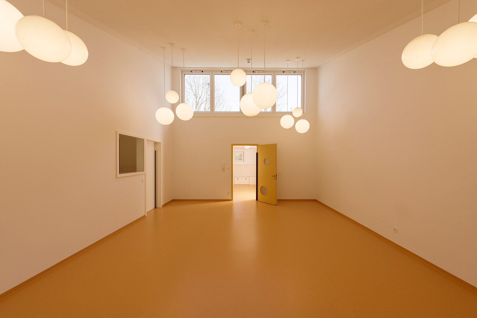 Architekturfotografie Fotograf Studio Oberfranken architekturaufnahme eines raumes im kindergarten hof