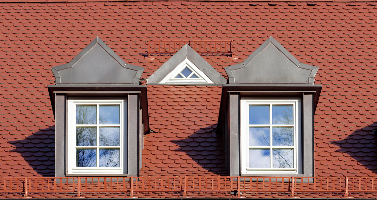 Architekturfotografie Fotograf Studio Oberfranken zwei historische dachgaben die rekonstruiert wurden.